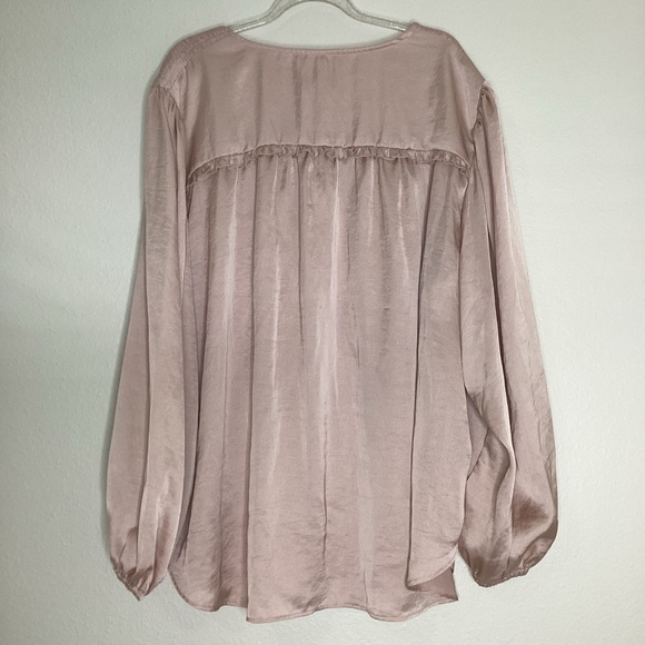Tahari New Silky Plus Size Blouse Whisper Pink NWT 3X - Picture 2 of 6